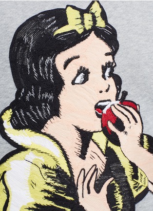 Detail View - Click To Enlarge - GUCCI - 'Magnetismo' Snow White appliqué sweatshirt