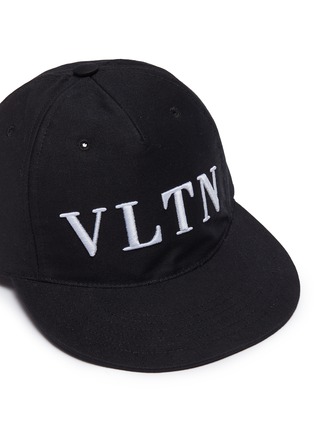 Detail View - Click To Enlarge - VALENTINO GARAVANI - Valentino Garavani Logo embroidered baseball cap