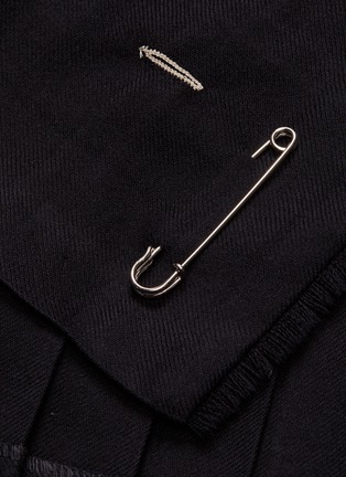  - 10633 - Mock buttonhole wool gabardine kilt skirt