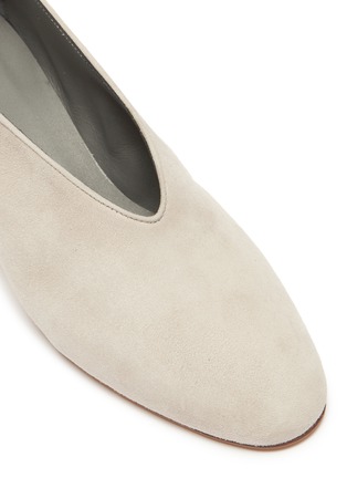 Detail View - Click To Enlarge - GRAY MATTERS - 'Mildred' cube heel choked-up suede pumps