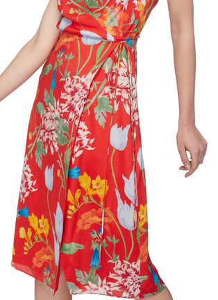 Detail View - Click To Enlarge - ALICE & OLIVIA - 'Tasia' floral print wrap midi dress