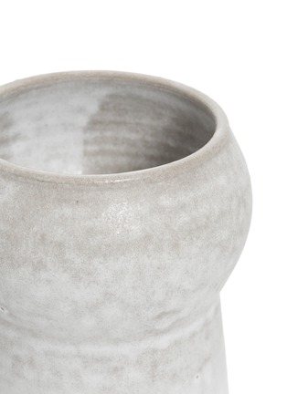 Detail View - Click To Enlarge - VICTORIA MORRIS POTTERY - Wide rounded top large vase – Birch/White