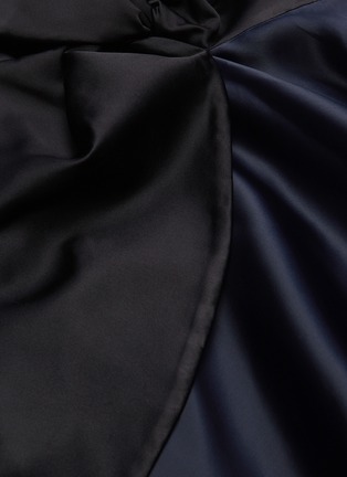  - LEAL DACCARETT - 'Lirio' colourblock bow silk satin one-shoulder dress