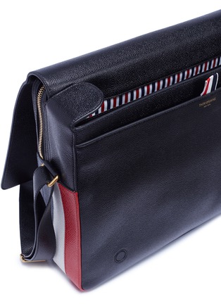 Detail View - Click To Enlarge - THOM BROWNE  - Stripe gusset pebble grain leather messenger bag