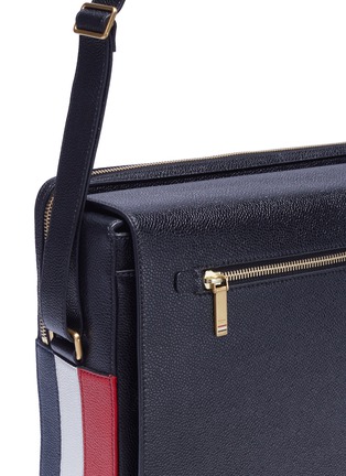 Detail View - Click To Enlarge - THOM BROWNE  - Stripe gusset pebble grain leather messenger bag