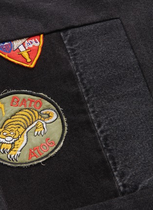  - 10720 - Mix badge appliqué patchwork jeans