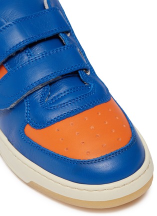 Detail View - Click To Enlarge - ACNE STUDIOS - Slogan print face patch strap leather kids sneakers