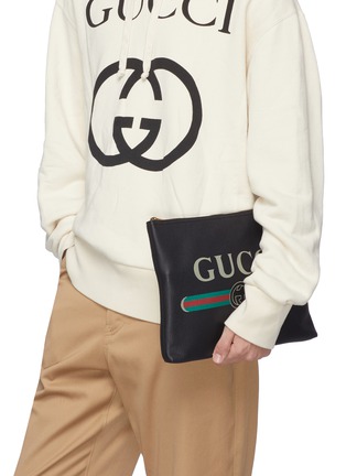 Figure View - Click To Enlarge - GUCCI - Logo print medium leather zip pouch