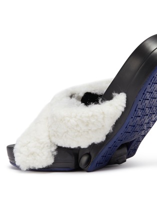  - FIGS BY FIGUEROA - 'Figomatic' cross strap lamb shearling slide sandals