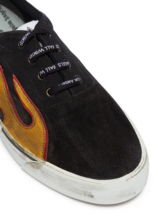 Detail View - Click To Enlarge - PALM ANGELS - 'Distressed Flames' leather patch sneakers