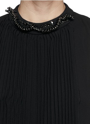 Detail View - Click To Enlarge - MO&CO. EDITION 10 - Jewelled neck plissé pleat crepe top