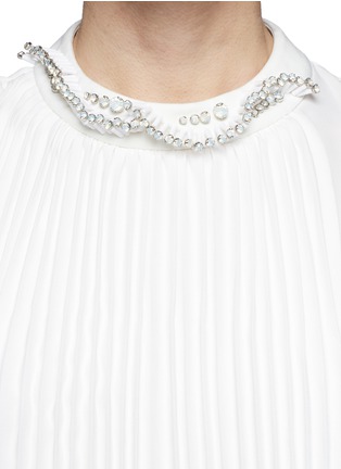 Detail View - Click To Enlarge - MO&CO. EDITION 10 - Jewelled neck plissé pleat crepe top
