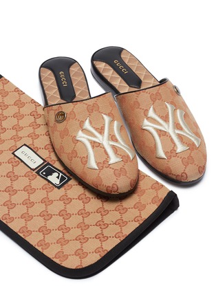 Detail View - Click To Enlarge - GUCCI - x Major League Baseball NY Yankees™ embroidered canvas slides