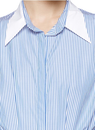 Detail View - Click To Enlarge - MO&CO. EDITION 10 - Ruched pencil stripe shirt dress