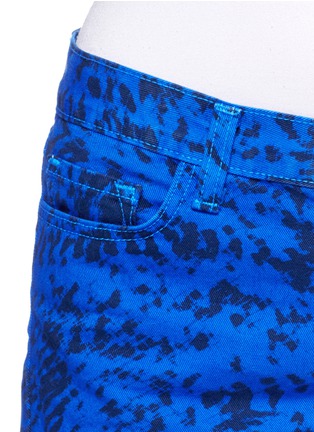 Detail View - Click To Enlarge - J BRAND - 'Cut Off' abstract print fray shorts