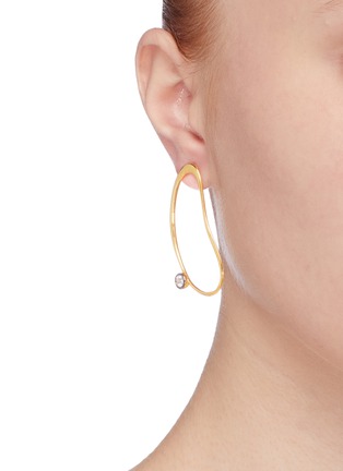 Figure View - Click To Enlarge - HYÈRES LOR - 'White Moon' zirconia 14k gold wavy hoop single earring