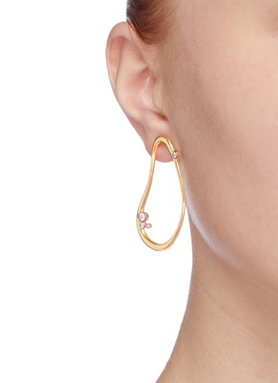 Figure View - Click To Enlarge - HYÈRES LOR - 'White Moon' zirconia 14k gold wavy hoop single earring