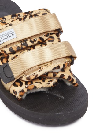 Detail View - Click To Enlarge - SUICOKE - 'MOTO-VHL' leopard print strappy band calf fur slide sandals