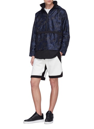 Figure View - Click To Enlarge - 73333 - 'Stem' stripe inseam quilted sweat shorts