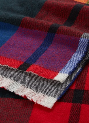 Detail View - Click To Enlarge - JOHNSTONS OF ELGIN - Tartan plaid reversible Merino wool-cashmere scarf