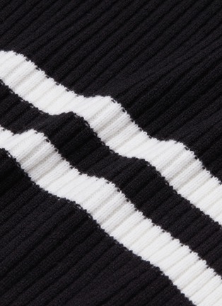  - MRZ - Cropped wool-cashmere turtleneck cape