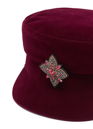 Detail View - Click To Enlarge - MY BOB - 'Stewart' jewelled brooch velvet boyish cap