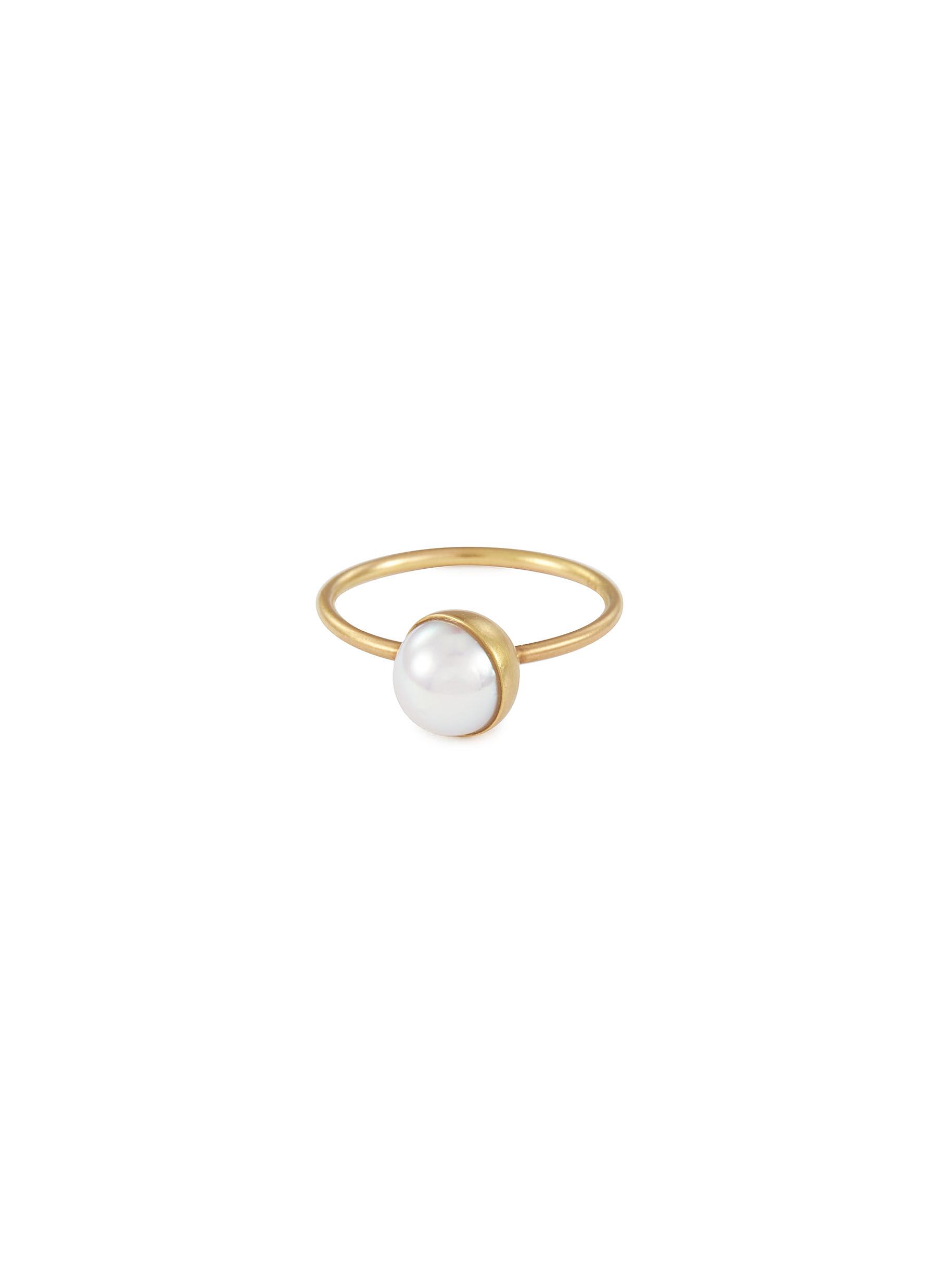 'Half Pearl 45°' 18k yellow gold ring