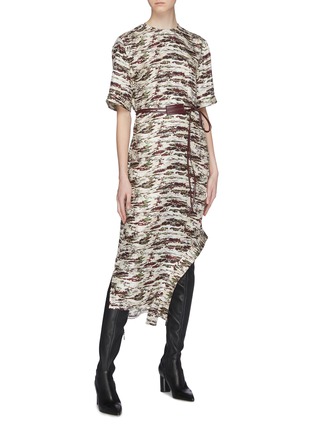 Figure View - Click To Enlarge - VICTORIA BECKHAM - Belted curved hem camouflage jacquard silk knit dress