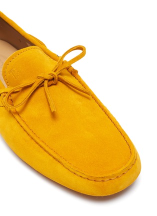 Detail View - Click To Enlarge - TOD’S - 'Gommino' tie suede driving shoes