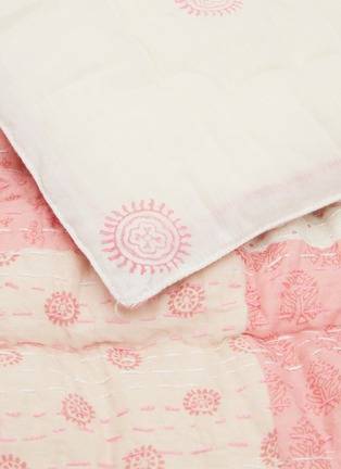 Detail View - Click To Enlarge - MALABAR BABY - Kantha reversible patchwork quilt – Pink