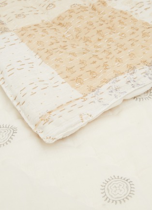 Detail View - Click To Enlarge - MALABAR BABY - Kantha reversible patchwork quilt – Beige