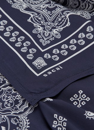 Detail View - Click To Enlarge - SACAI - Buckled asymmetric drape bandana print skirt