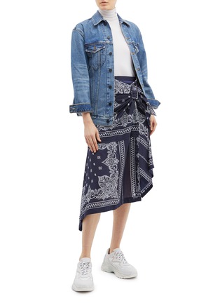 Figure View - Click To Enlarge - SACAI - Buckled asymmetric drape bandana print skirt