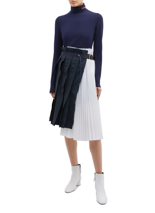 Figure View - Click To Enlarge - SACAI - Buckled drawstring colourblock pleated asymmetric skirt