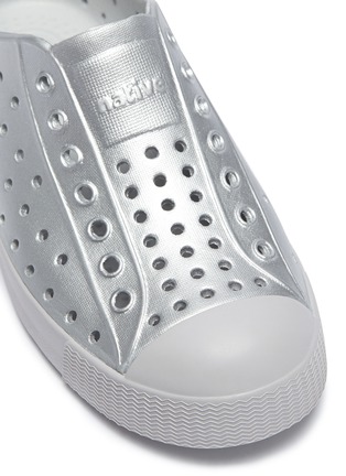 Detail View - Click To Enlarge - NATIVE  - 'Jefferson Metallic' perforated toddler slip-on sneakers