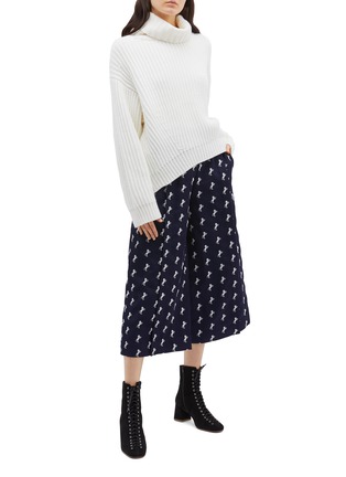 Figure View - Click To Enlarge - CHLOÉ - Buckle tab horse embroidered virgin wool gabardine culottes
