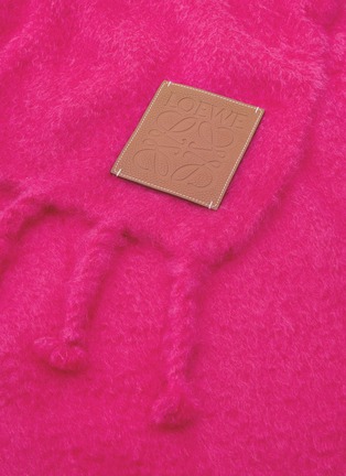 Detail View - Click To Enlarge - LOEWE - Logo patch fringed mohair-wool blanket
