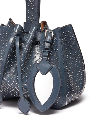 Detail View - Click To Enlarge - ALAÏA - 'Clou Arabesque' geometric stud leather bucket bag