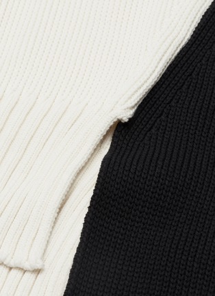  - MRZ - Staggered side split stripe sleeve sweater