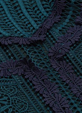 Detail View - Click To Enlarge - SELF-PORTRAIT - Panelled wavy guipure lace dress