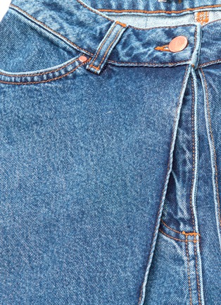 Detail View - Click To Enlarge - AALTO - Pleated flap panel flared denim shorts