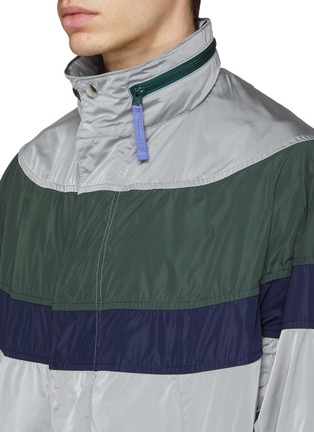 Detail View - Click To Enlarge - KOLOR - Retractable hood colourblock coat