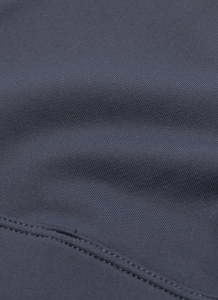 Detail View - Click To Enlarge - ALO YOGA - 'Peak' cutout shoulder sports bra