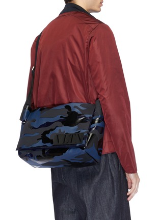 Figure View - Click To Enlarge - VALENTINO GARAVANI - Logo patch camouflage print messenger bag