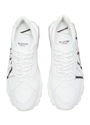 Detail View - Click To Enlarge - VALENTINO GARAVANI - 'Bounce' logo print panelled leather sneakers