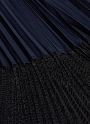 Detail View - Click To Enlarge - SACAI - Colourblock mesh panel pleated belted poplin skirt