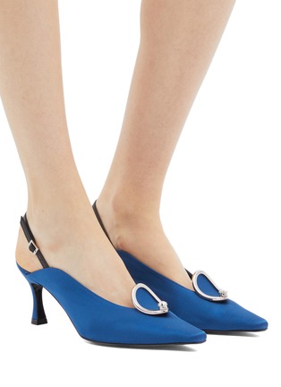Figure View - Click To Enlarge - YUUL YIE - 'Lune' faux pearl brooch satin slingback pumps