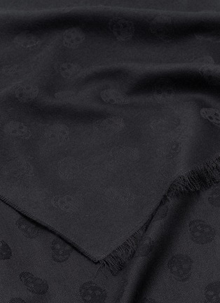 Detail View - Click To Enlarge - ALEXANDER MCQUEEN - All Over Skull wool-silk scarf