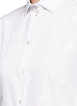 Detail View - Click To Enlarge - VALENTINO GARAVANI - Daisy appliqué poplin shirt