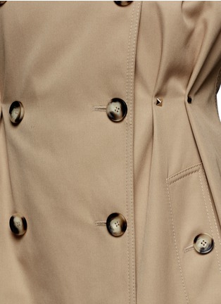 Detail View - Click To Enlarge - VALENTINO GARAVANI - 'Rockstud Untitled 01' gathered waist trench coat